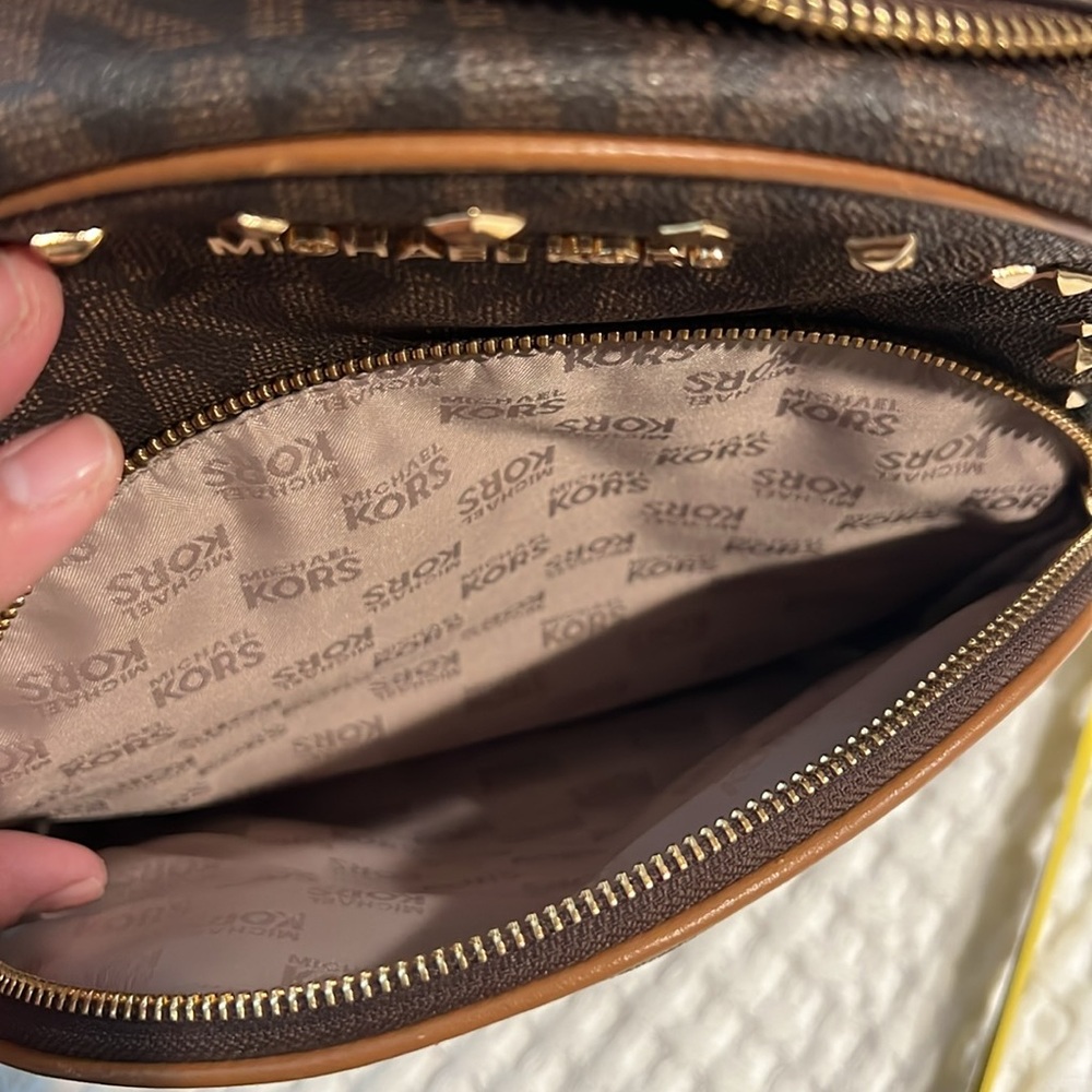 🛍️ Michael Kors Backpack - Picture 10 of 13